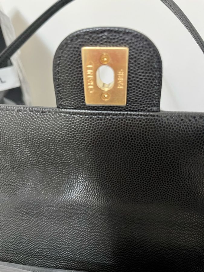 CHANEL 香奈兒《全新》Preppy Coco 22cm 黑金|黑色粒紋小牛皮|台灣專櫃購入|全配附購證-22