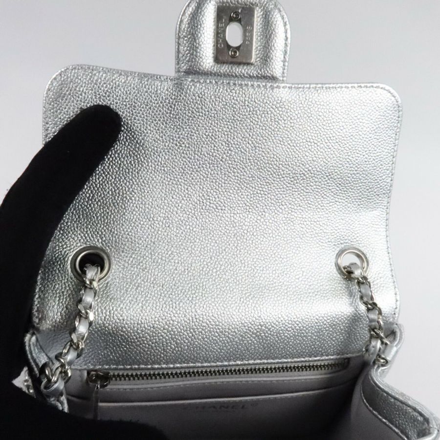 CHANEL 牛皮皮革Mini Classic 17鏈帶肩背袋-14