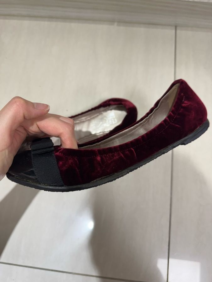 Salvatore Ferragamo Vara 酒紅絲絨蝴蝶結平底鞋 漆皮鞋頭 女鞋-3