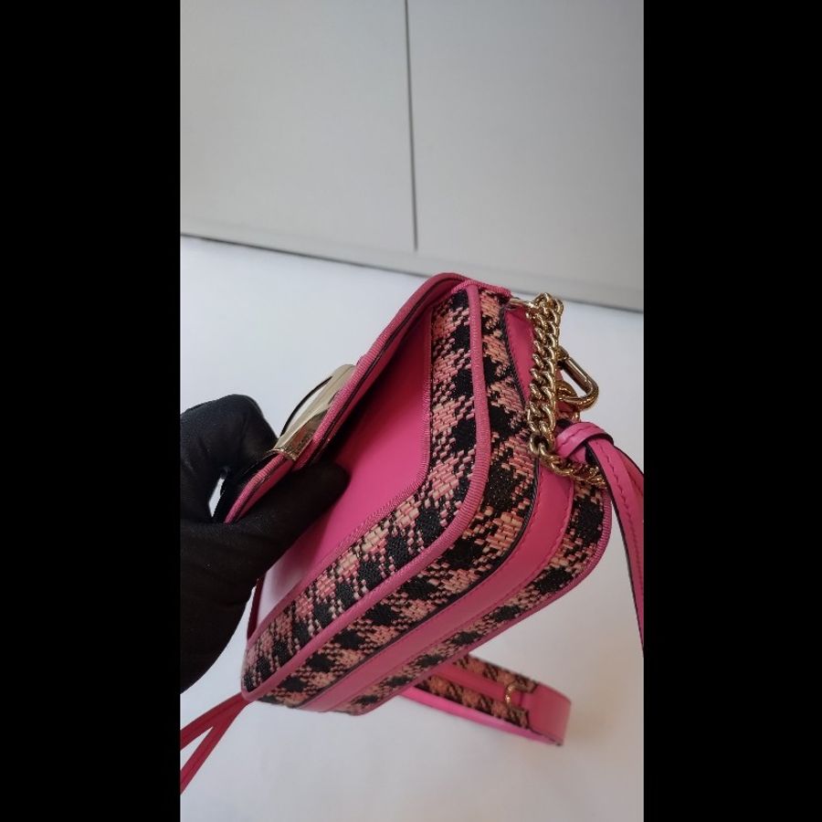 Roger Vivier 粉黑毛呢格斜背口蓋包-11