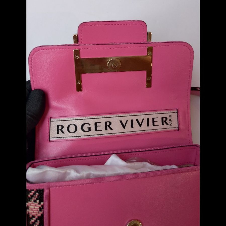 Roger Vivier 粉黑毛呢格斜背口蓋包-14