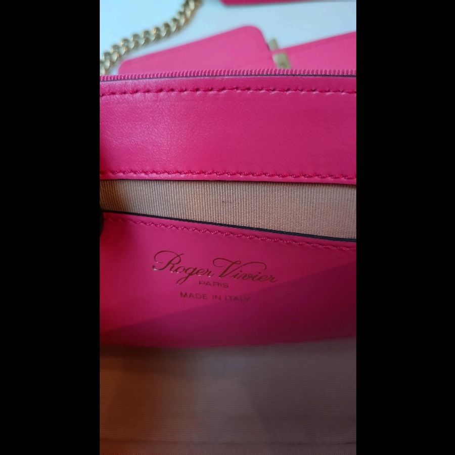 Roger Vivier 粉黑毛呢格斜背口蓋包-16