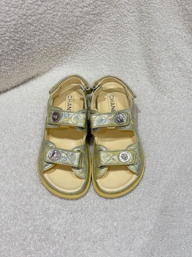 CHANEL香奈兒 平底露趾 時尚涼拖 女款 黃色 尺寸:38。-1