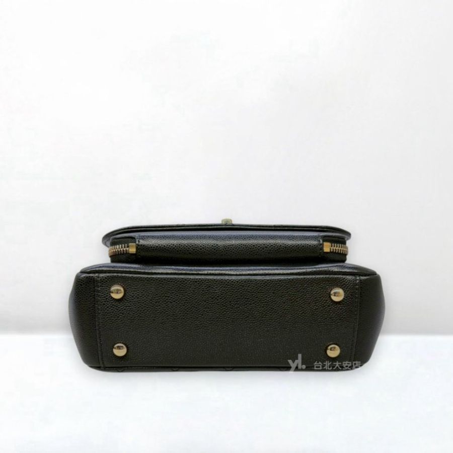 A13403-Chanel 黑荔枝皮淡金釦中號郵差包 A93607-4