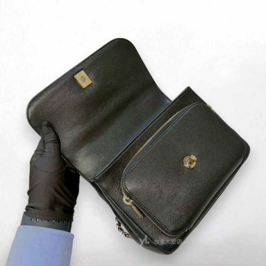 A13403-Chanel 黑荔枝皮淡金釦中號郵差包 A93607-5