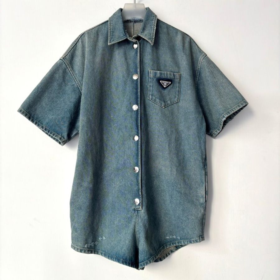 38號 ::Prada:: 經典三角牌 水洗丹寧牛仔連身短褲 連身褲 連衣褲 2022 Medium Wash Denim Button Up Romper-1