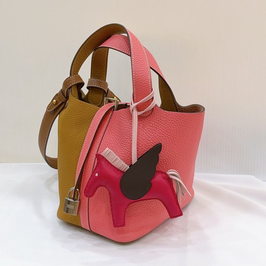 莉亞精品♡ Hermes 拼色飛馬吊飾 桃粉MM-1