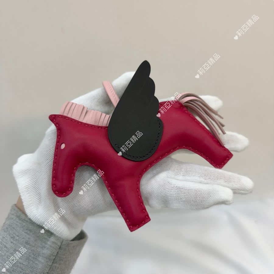 莉亞精品♡ Hermes 拼色飛馬吊飾 桃粉MM-3