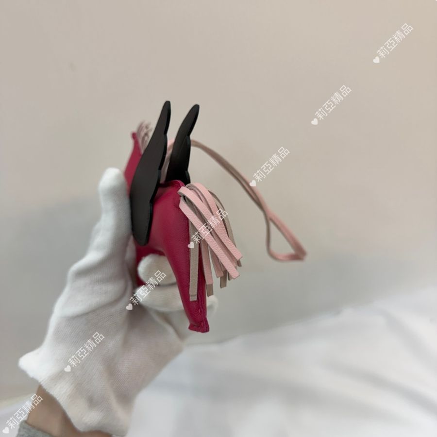 莉亞精品♡ Hermes 拼色飛馬吊飾 桃粉MM-5