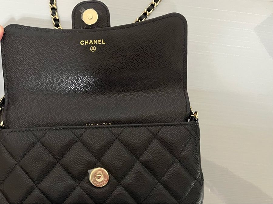 CHANEL 香奈兒 黑色荔枝皮斜背手機包｜金色CC｜WOC手機包｜附購證 全配-2