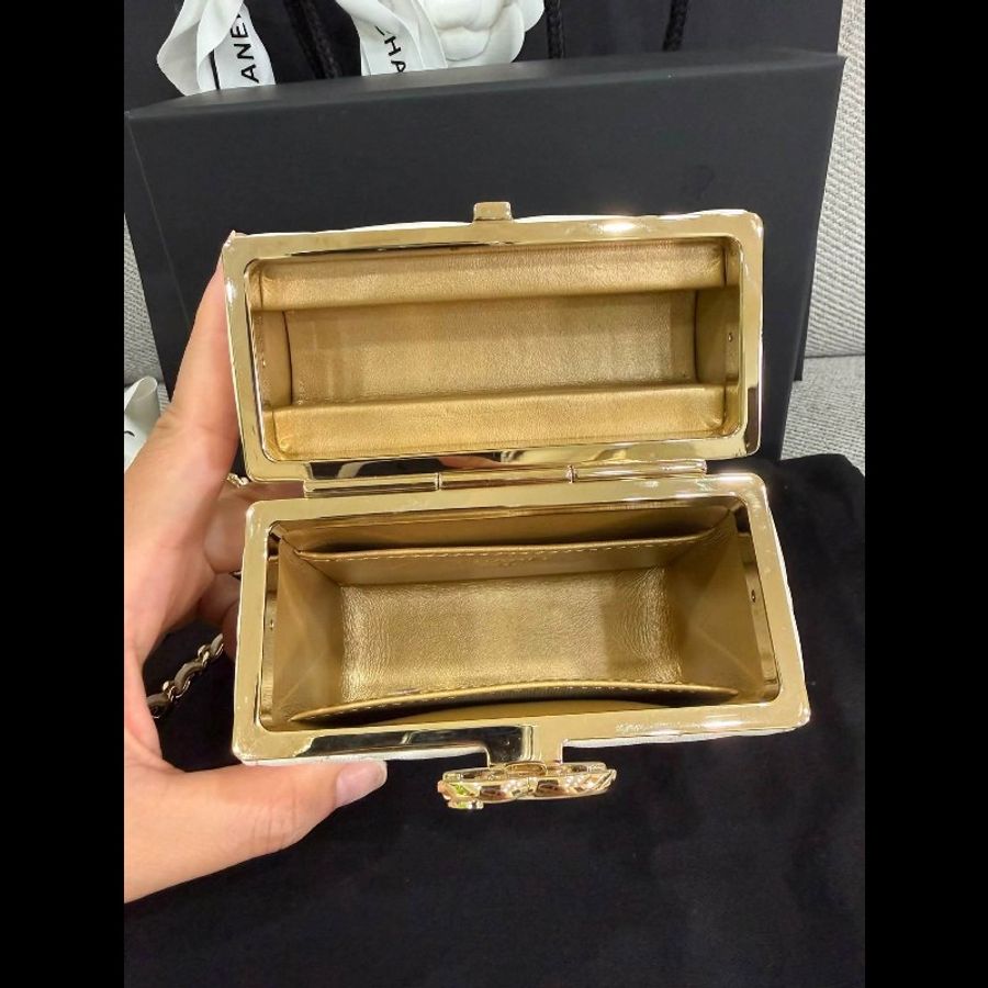 香奈兒22P白色化妝盒白色羊皮包-4