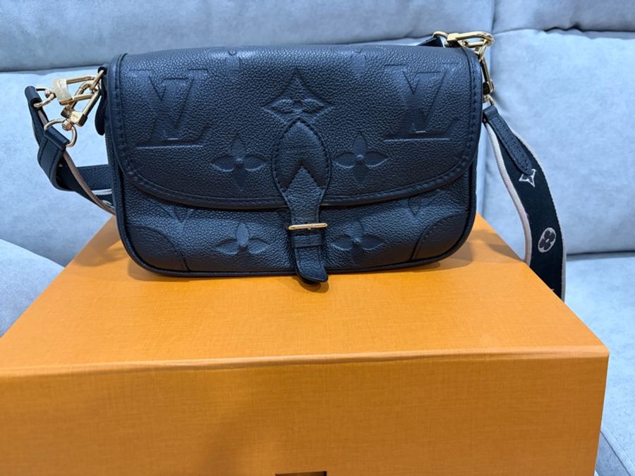 Louis Vuitton Diane Monogram Empreinte 斜背包-10