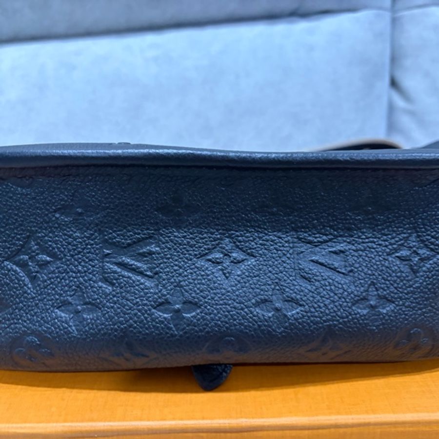 Louis Vuitton Diane Monogram Empreinte 斜背包-12