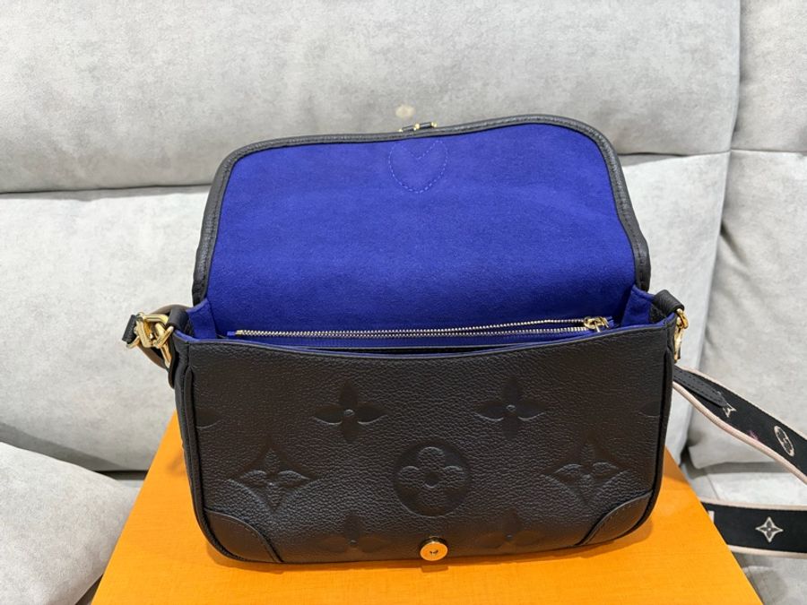 Louis Vuitton Diane Monogram Empreinte 斜背包-14