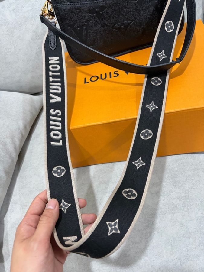 Louis Vuitton Diane Monogram Empreinte 斜背包-19