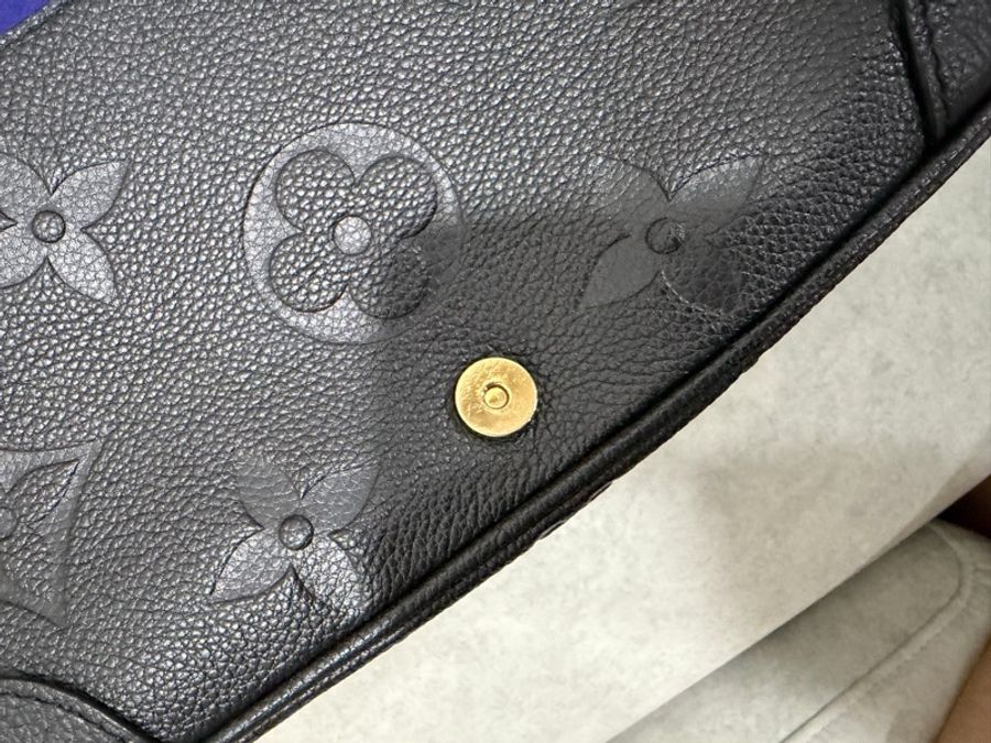 Louis Vuitton Diane Monogram Empreinte 斜背包-23
