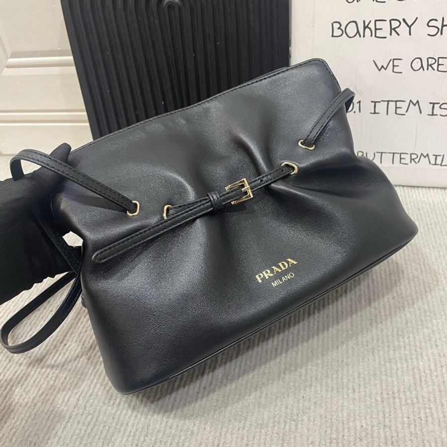 Prada 普拉達 雲朵包福袋包斜背包 黑色羊皮-2