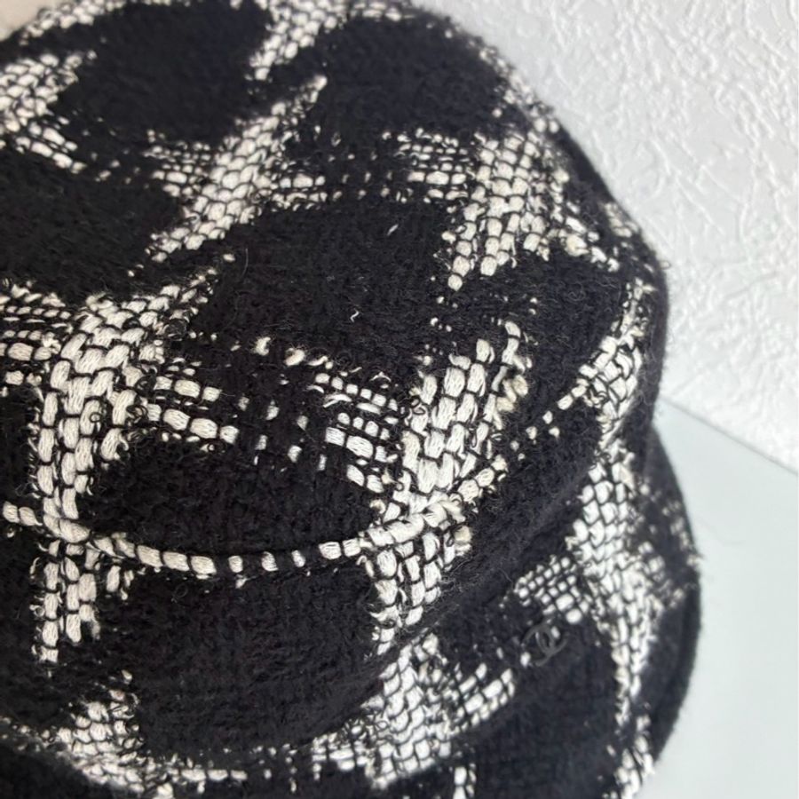 Chanel 黑/白十字漁夫帽M-5