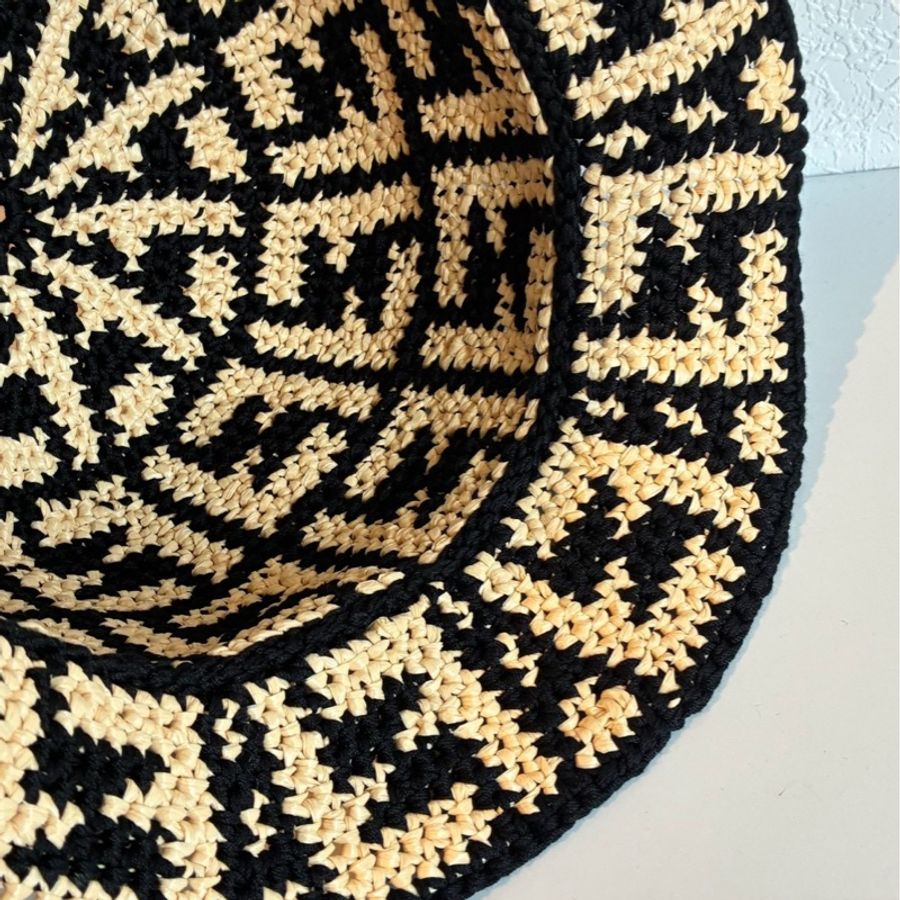 Fendi 黑/米滿版logo漁夫帽-8