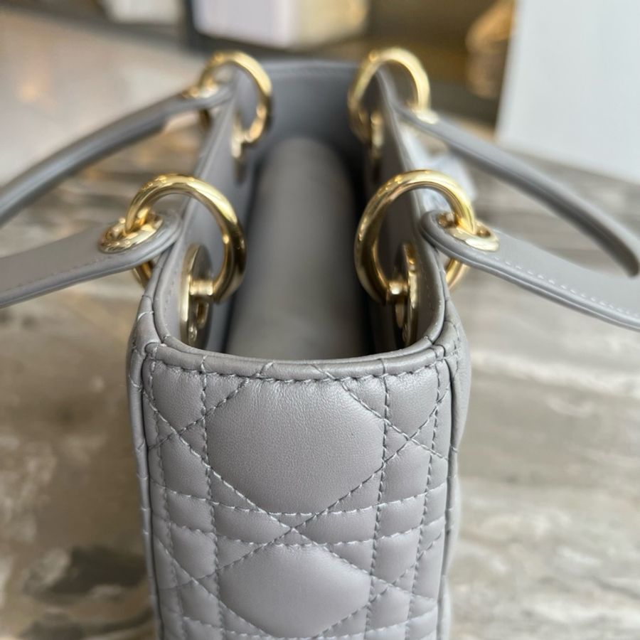DIOR迪奧 Lady Dior 羊皮藤格紋 四格戴妃包單肩手提斜挎包 小號 灰色 22年-18