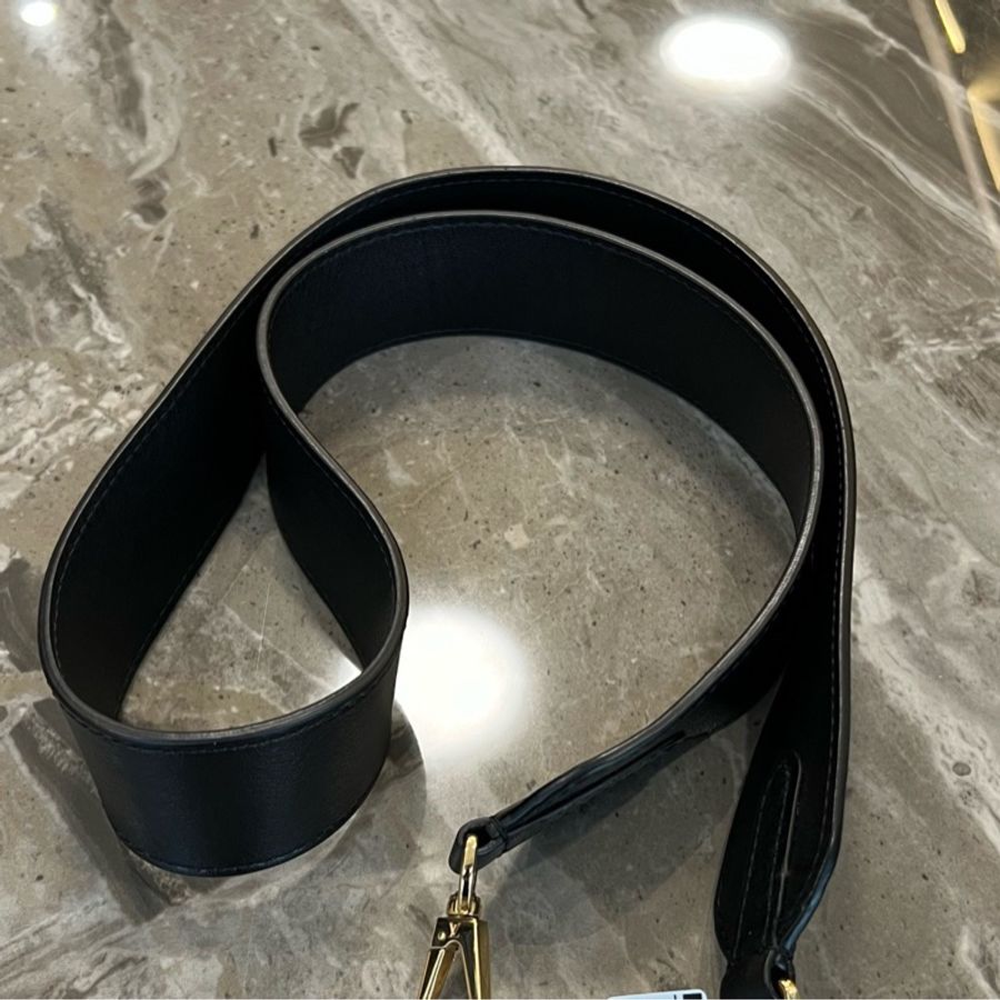 LOUIS VUITTON 路易威登Capucines BB系列卡普辛 波點圖案牛皮革 單肩手提包 可調節可拆卸肩帶 黑白 芯片款-6
