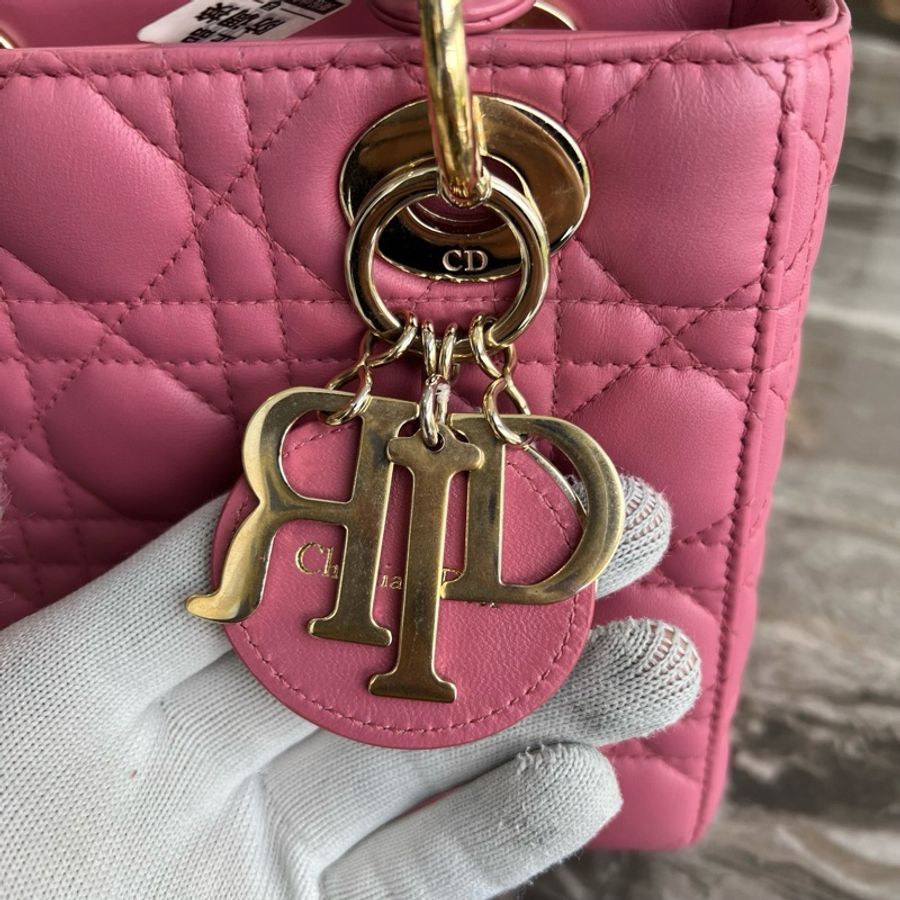 DIOR迪奧 Lady Dior 淺金色飾面金屬吊飾藤格紋 羊皮革 四格戴妃包-10
