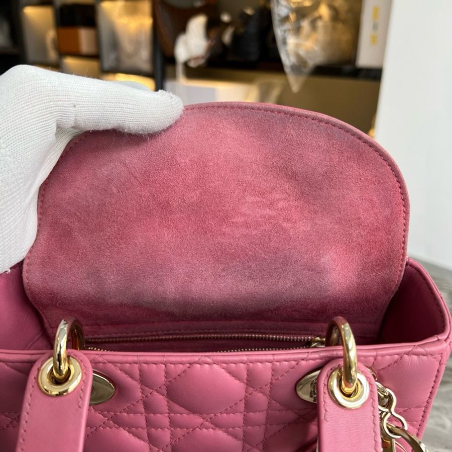 DIOR迪奧 Lady Dior 淺金色飾面金屬吊飾藤格紋 羊皮革 四格戴妃包-12