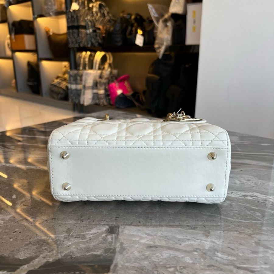 DIOR 迪奧 Lady Dior 淺金色飾面金屬吊飾藤格紋 小羊皮 戴妃包 四格小號-4