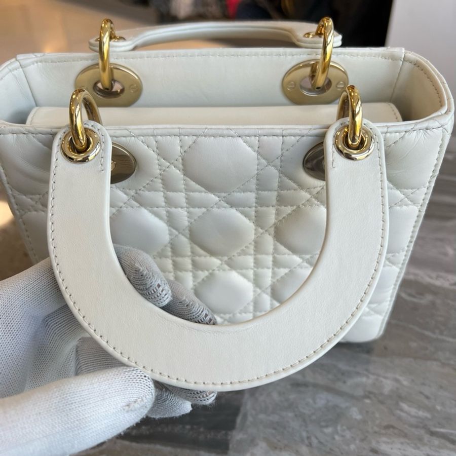 DIOR 迪奧 Lady Dior 淺金色飾面金屬吊飾藤格紋 小羊皮 戴妃包 四格小號-10