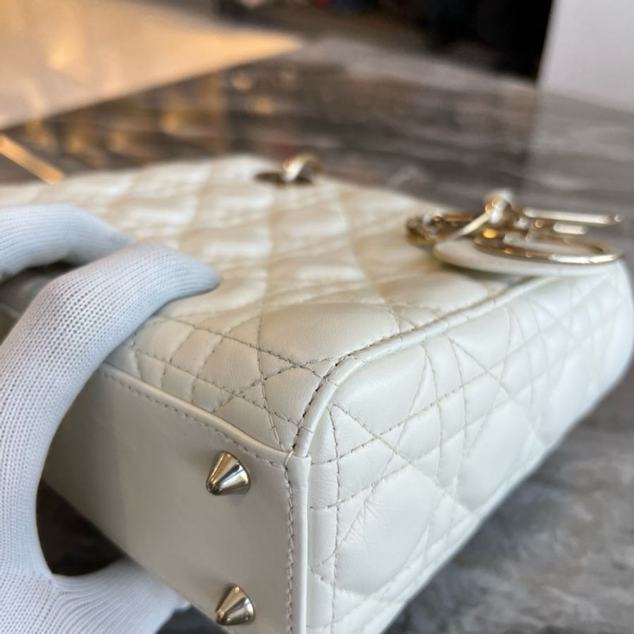 DIOR 迪奧 Lady Dior 淺金色飾面金屬吊飾藤格紋 小羊皮 戴妃包 四格小號-15