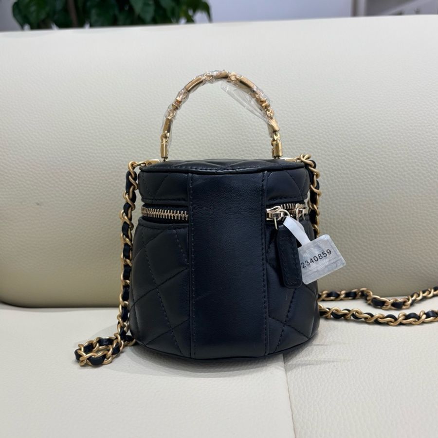 CHANEL香奈兒 22K秋冬 金扣黑色菱格紋琺瑯手柄鏈條包 羊皮 黑金圓桶包手提包斜挎包-2