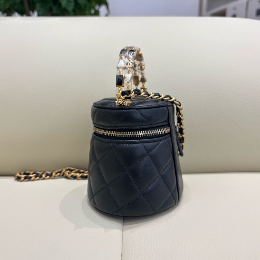 CHANEL香奈兒 22K秋冬 金扣黑色菱格紋琺瑯手柄鏈條包 羊皮 黑金圓桶包手提包斜挎包-3