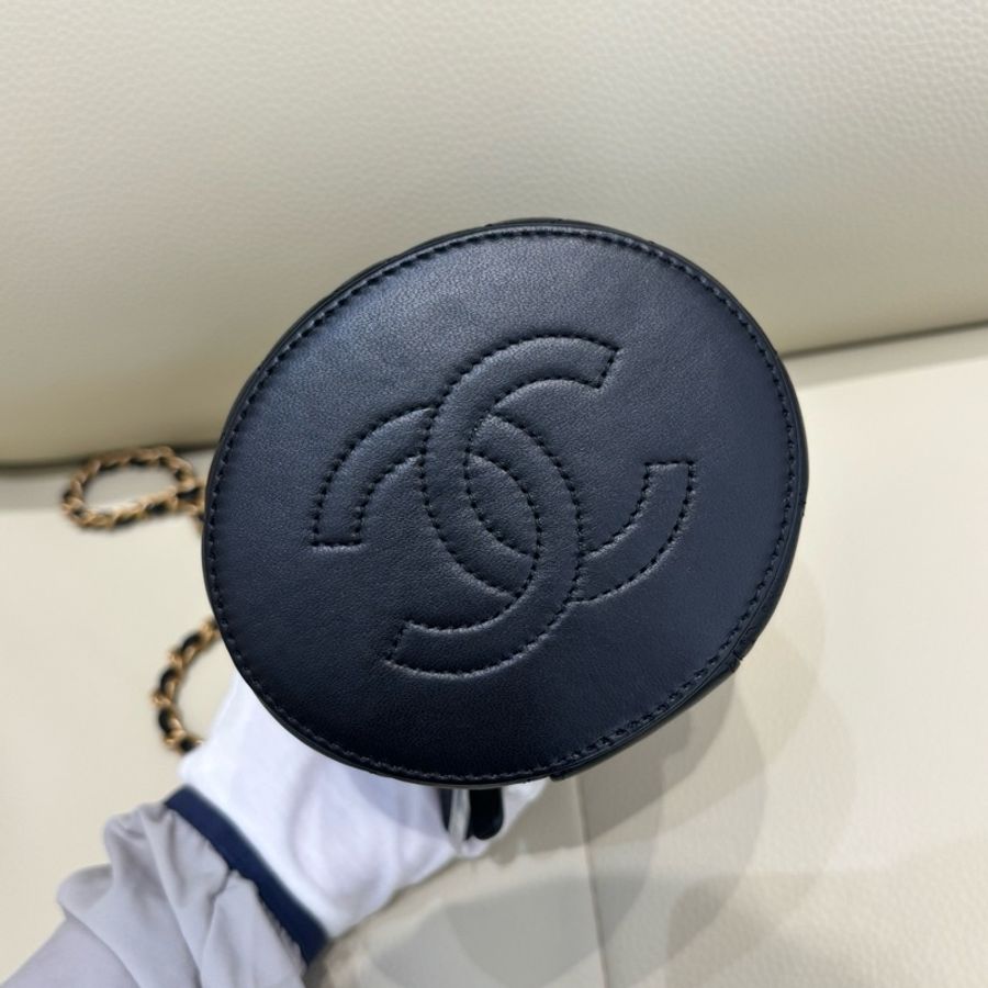 CHANEL香奈兒 22K秋冬 金扣黑色菱格紋琺瑯手柄鏈條包 羊皮 黑金圓桶包手提包斜挎包-5