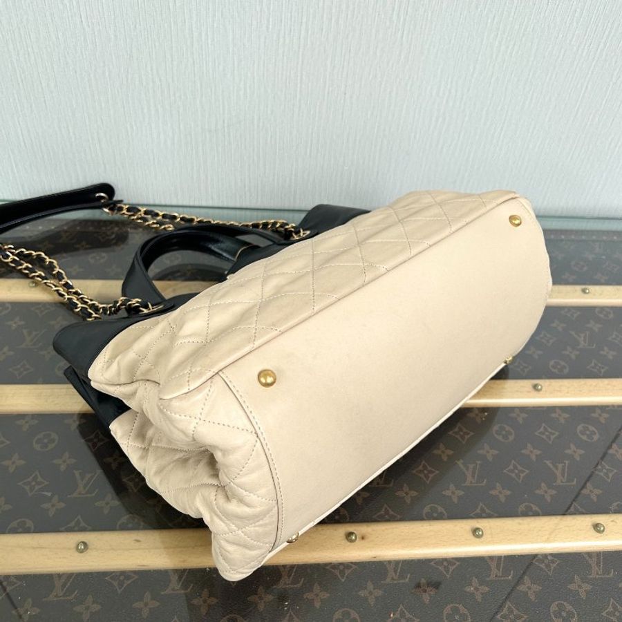 CHANEL 拼色金扣手提肩背包 30*24*18 98新配件塵袋 保卡-1