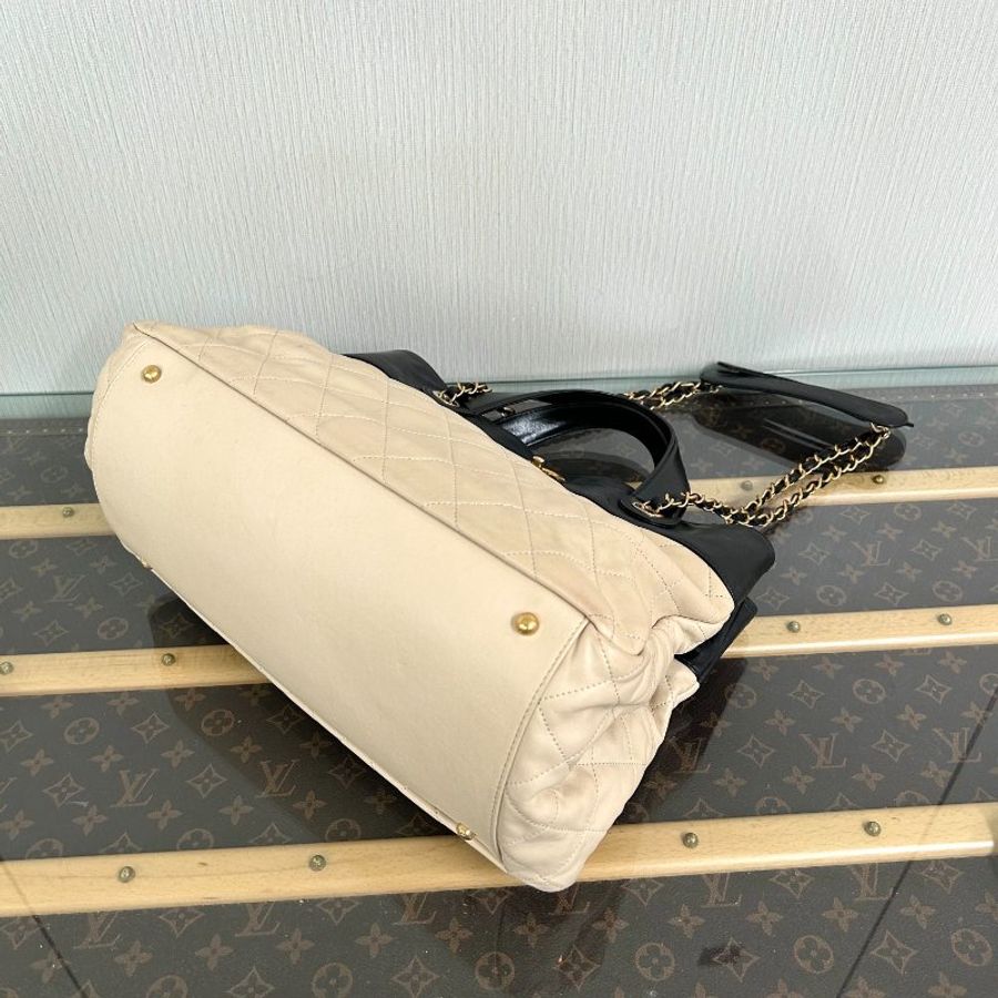 CHANEL 拼色金扣手提肩背包 30*24*18 98新配件塵袋 保卡-2