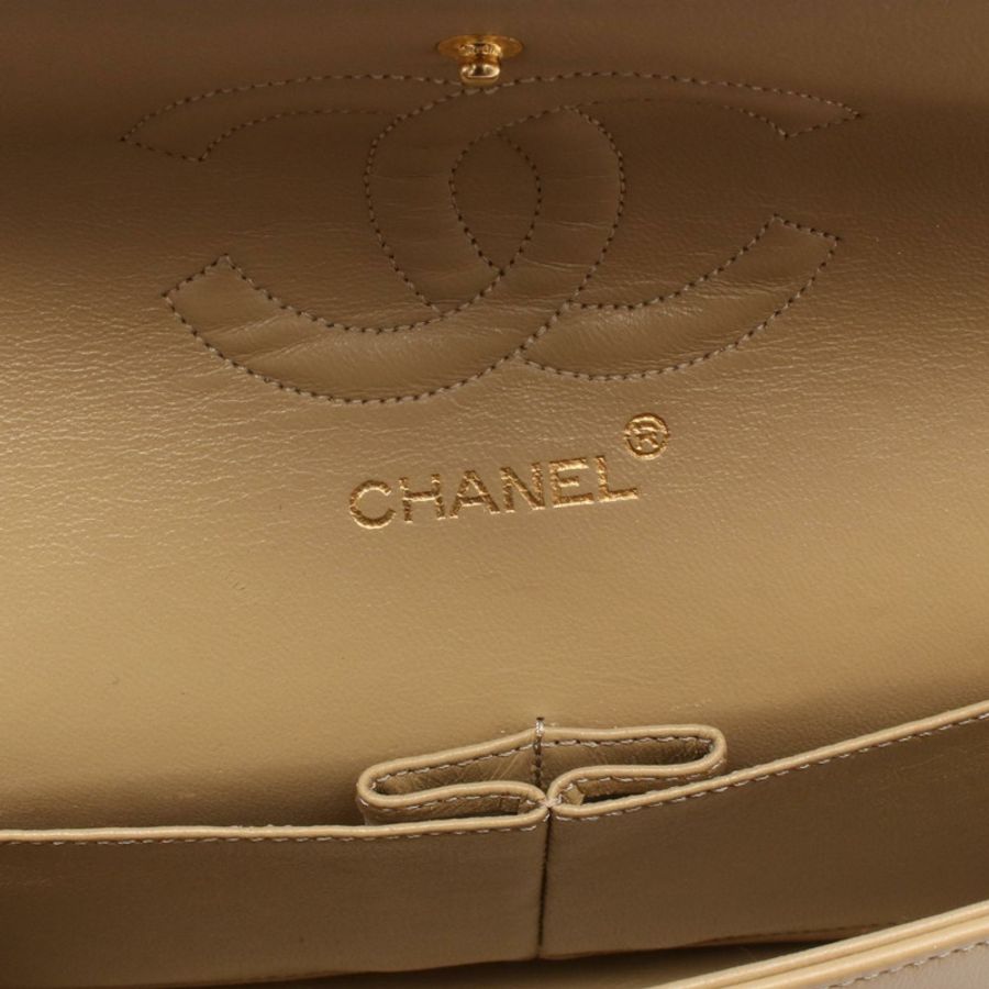 香奈兒 (CHANEL) Matelasse W 翻蓋鏈條單肩背包,羊皮材質,米色,二手,金色五金-3
