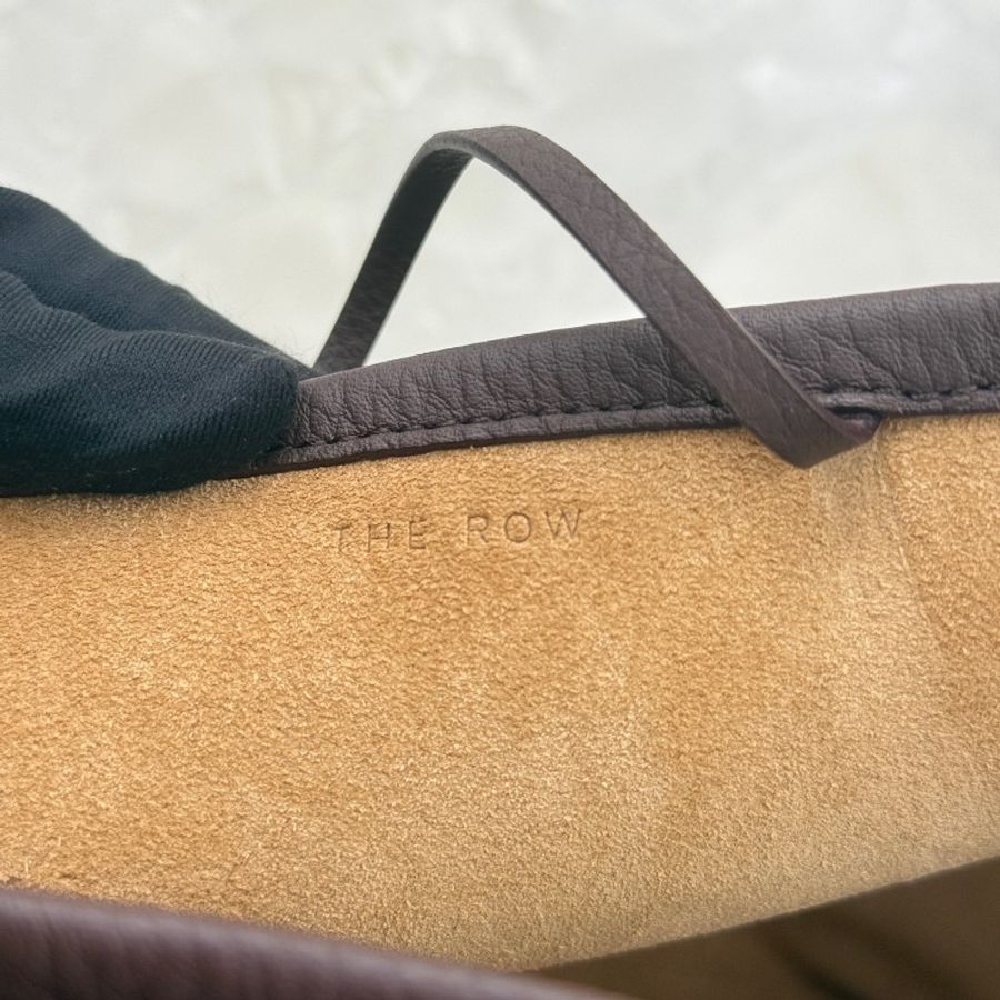 THE ROW N/S Park
W1314L129DEO 滑扣開合純色 粒面小牛皮 水桶包托特包Tote-7