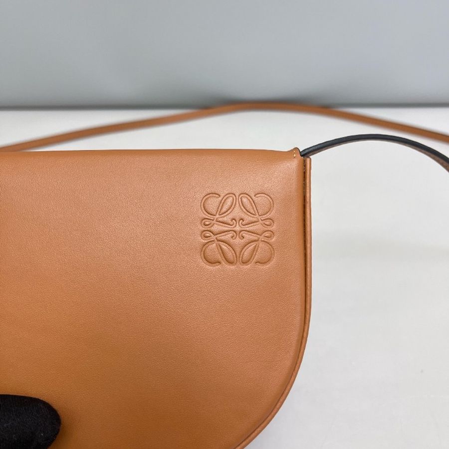 Loewe Heel 焦糖色全皮迷你馬鞍包-6