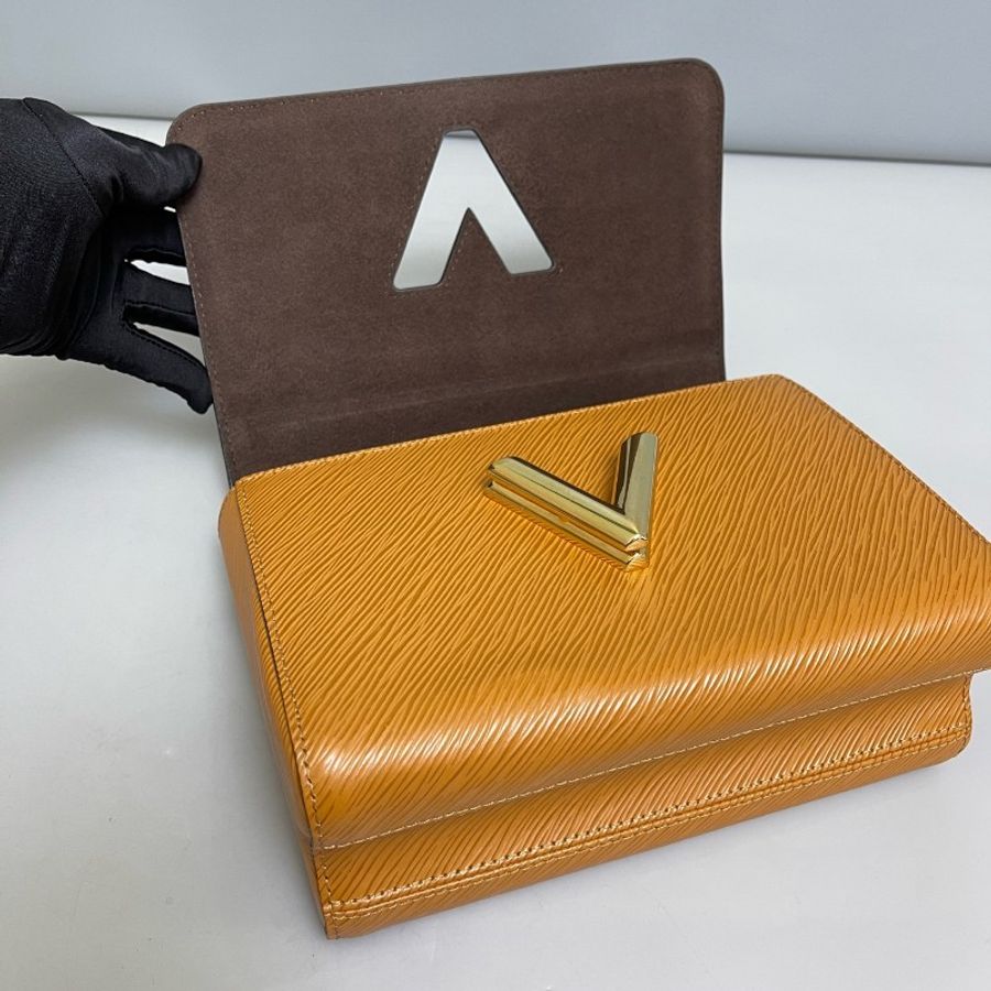 Louis Vuitton Twist中號刺繡寬肩帶焦糖色水紋波包-6