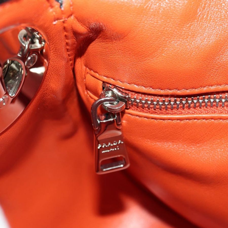 【日本直送】PRADA 運動鏈單肩包,皮革材質,白色銀色,正品編號 179797M-21