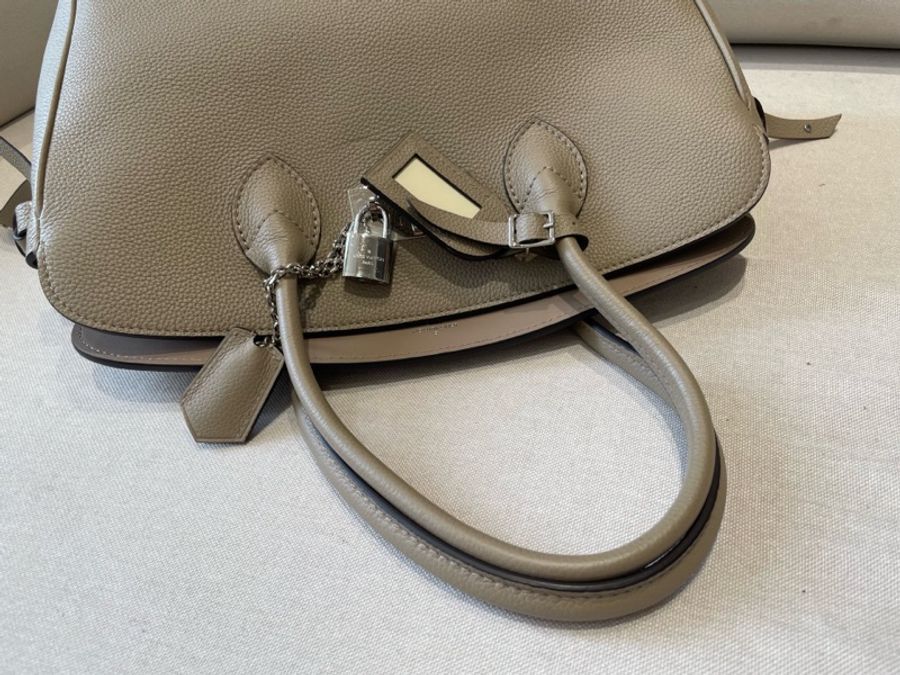 LV 路易威登灰色牛皮壓紋mila中號手提斜挎包-4