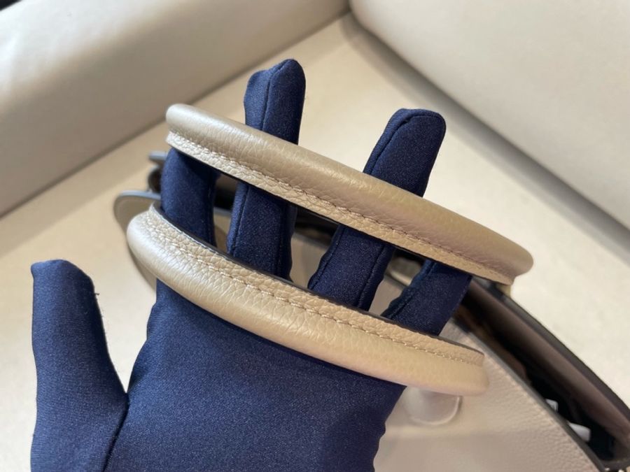 LV 路易威登灰色牛皮壓紋mila中號手提斜挎包-5