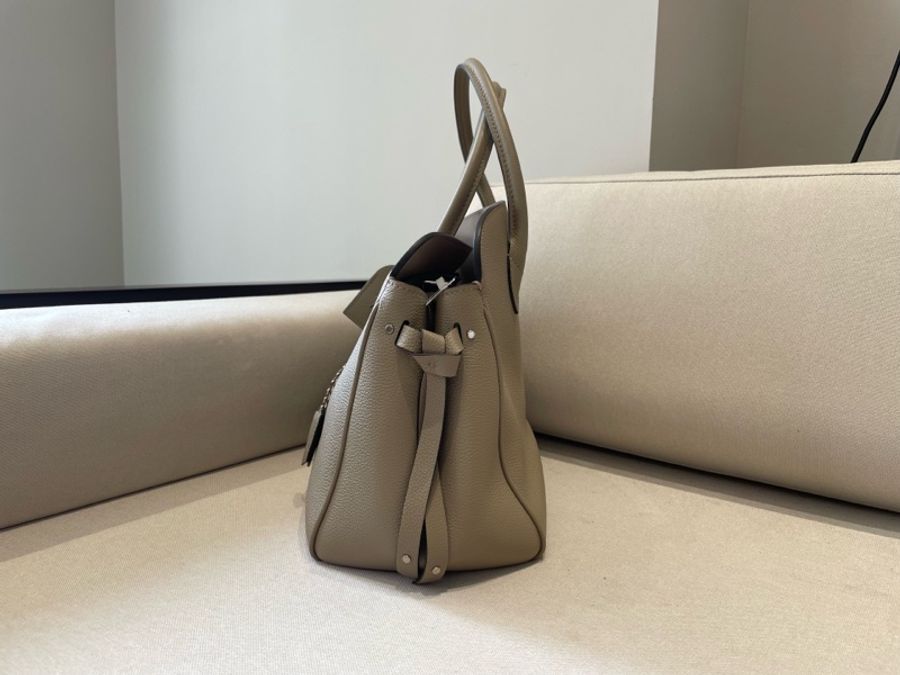 LV 路易威登灰色牛皮壓紋mila中號手提斜挎包-8