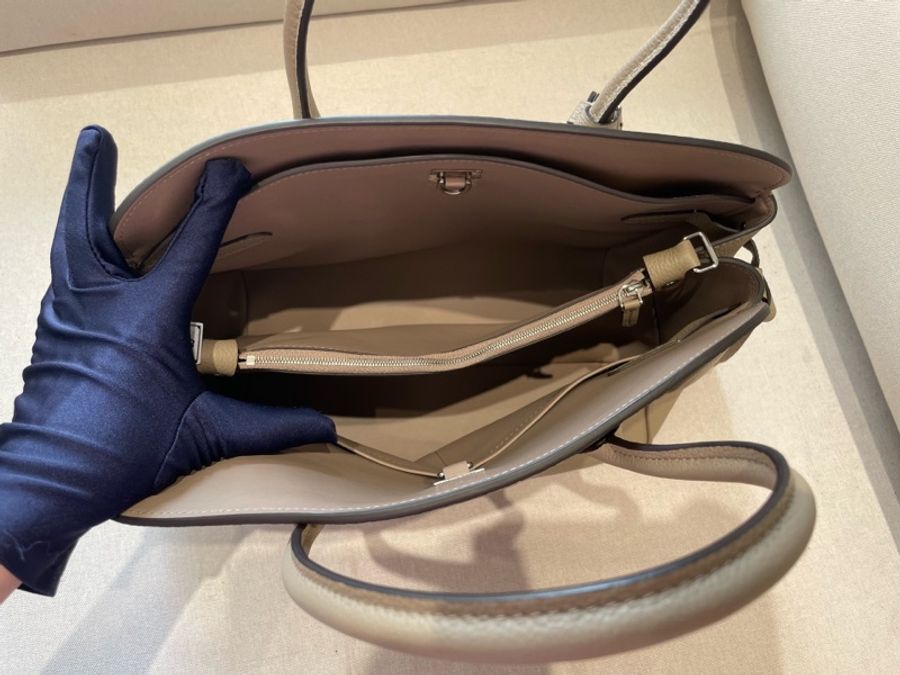 LV 路易威登灰色牛皮壓紋mila中號手提斜挎包-11