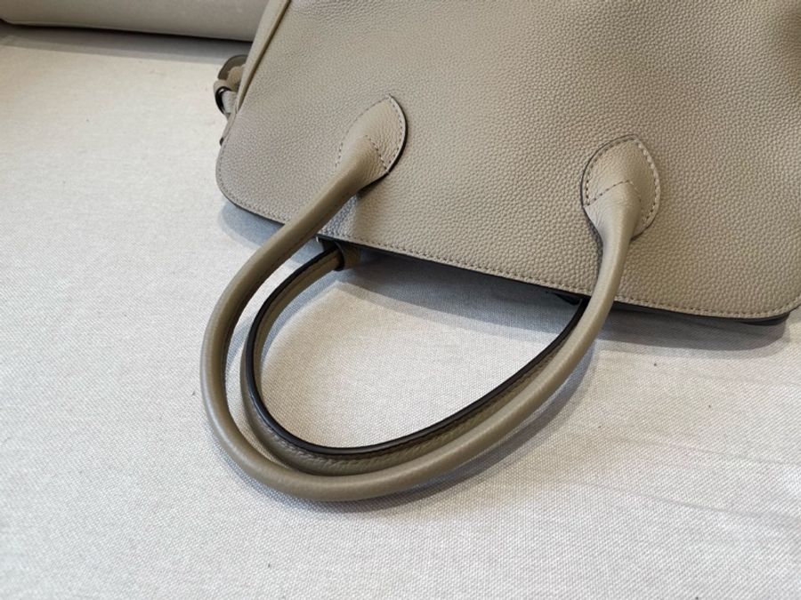 LV 路易威登灰色牛皮壓紋mila中號手提斜挎包-14