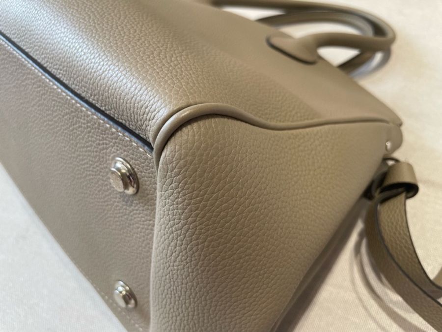 LV 路易威登灰色牛皮壓紋mila中號手提斜挎包-16