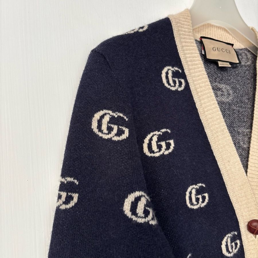 S號 ::GUCCI:: 藍色滿版雙G 學院風開襟上衣 木色鈕扣-8