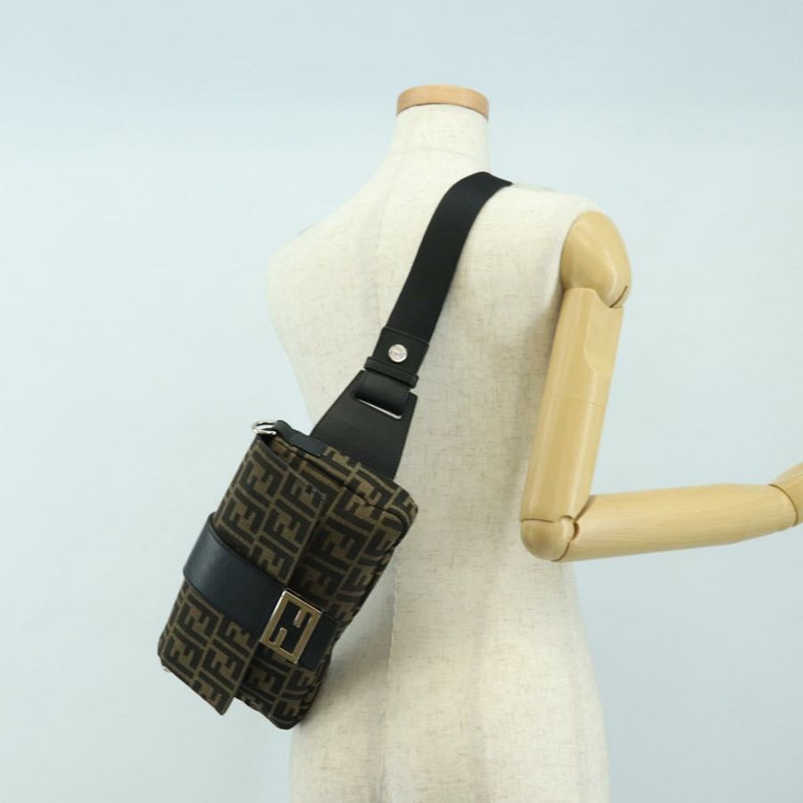 【日本直送】FENDI Zucca帆布Mamma Baguette單肩包,兩用款,黑色/棕色,正品,貨號181574SAM-29