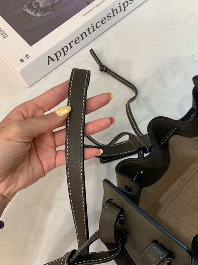 羅意威 loewe橄欖綠 牛皮 mini 吊床包-12