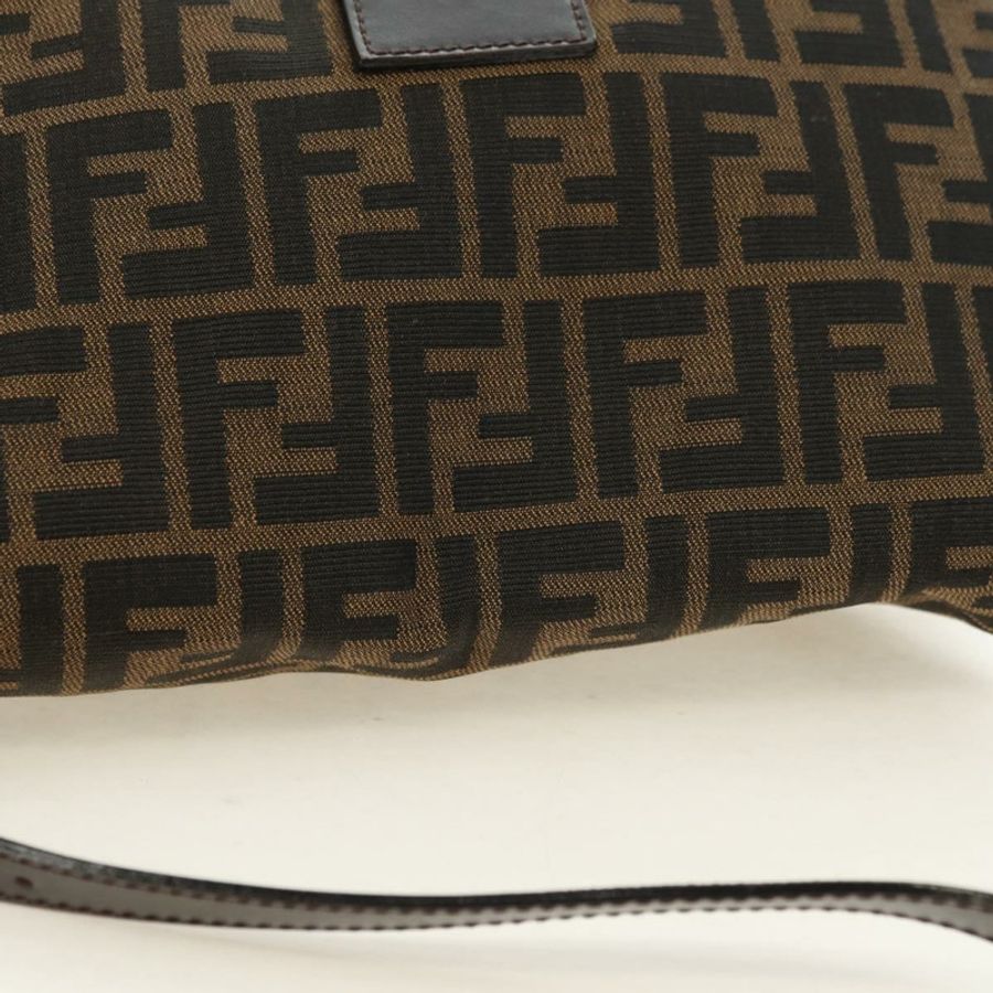 【日本直送】FENDI Zucca帆布Mamma Baguette單肩包 黑色棕色 正品 182589V-5